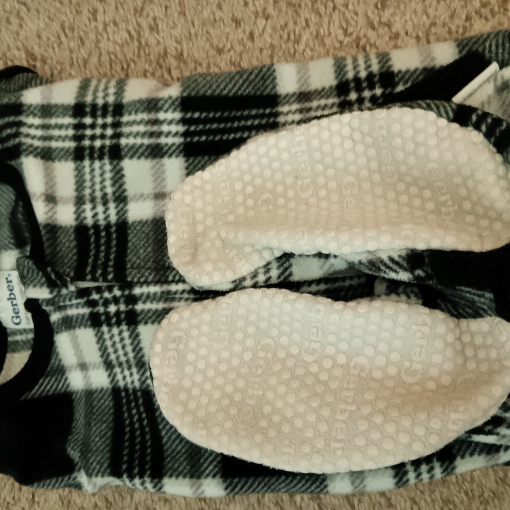 Bundle Of Girls PJs - Picture 4 of 9